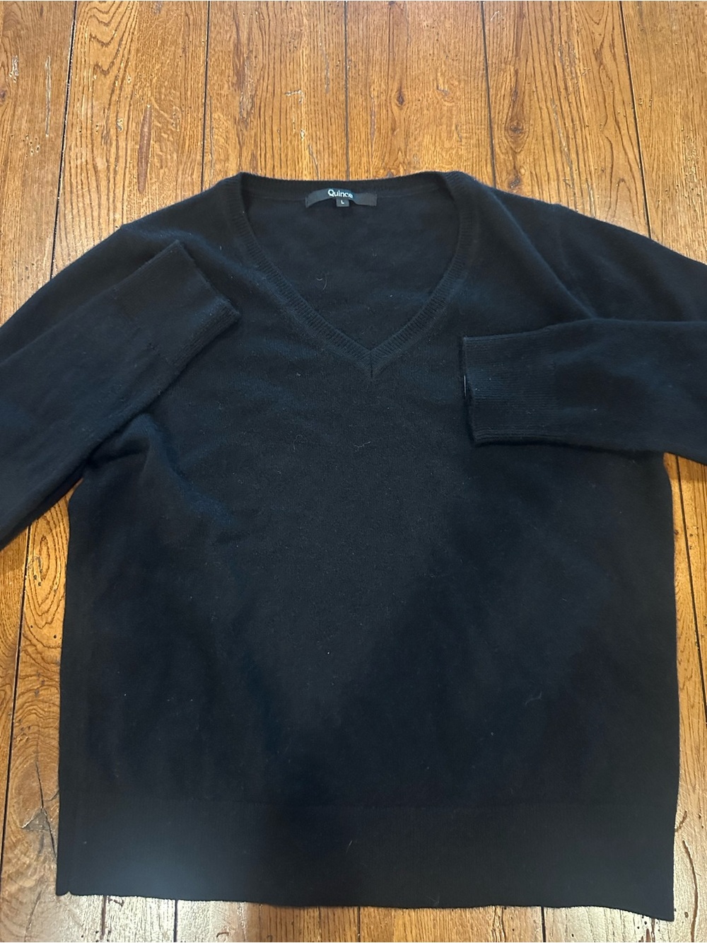 Quince 100% Mongolian Cashmere women’s Black V-Neck Sweater Size L